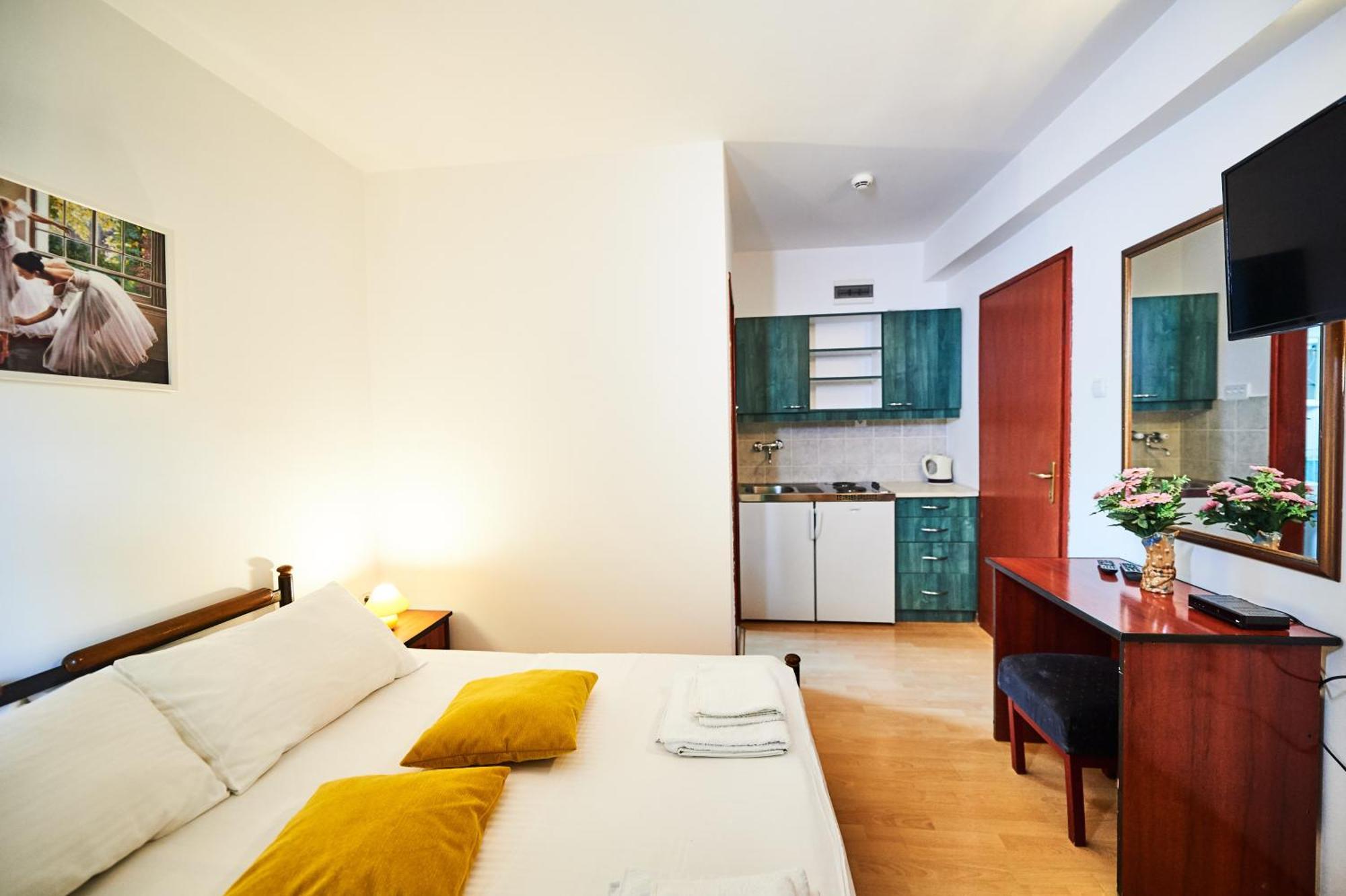 Family Apartments Mont Budva Bagian luar foto