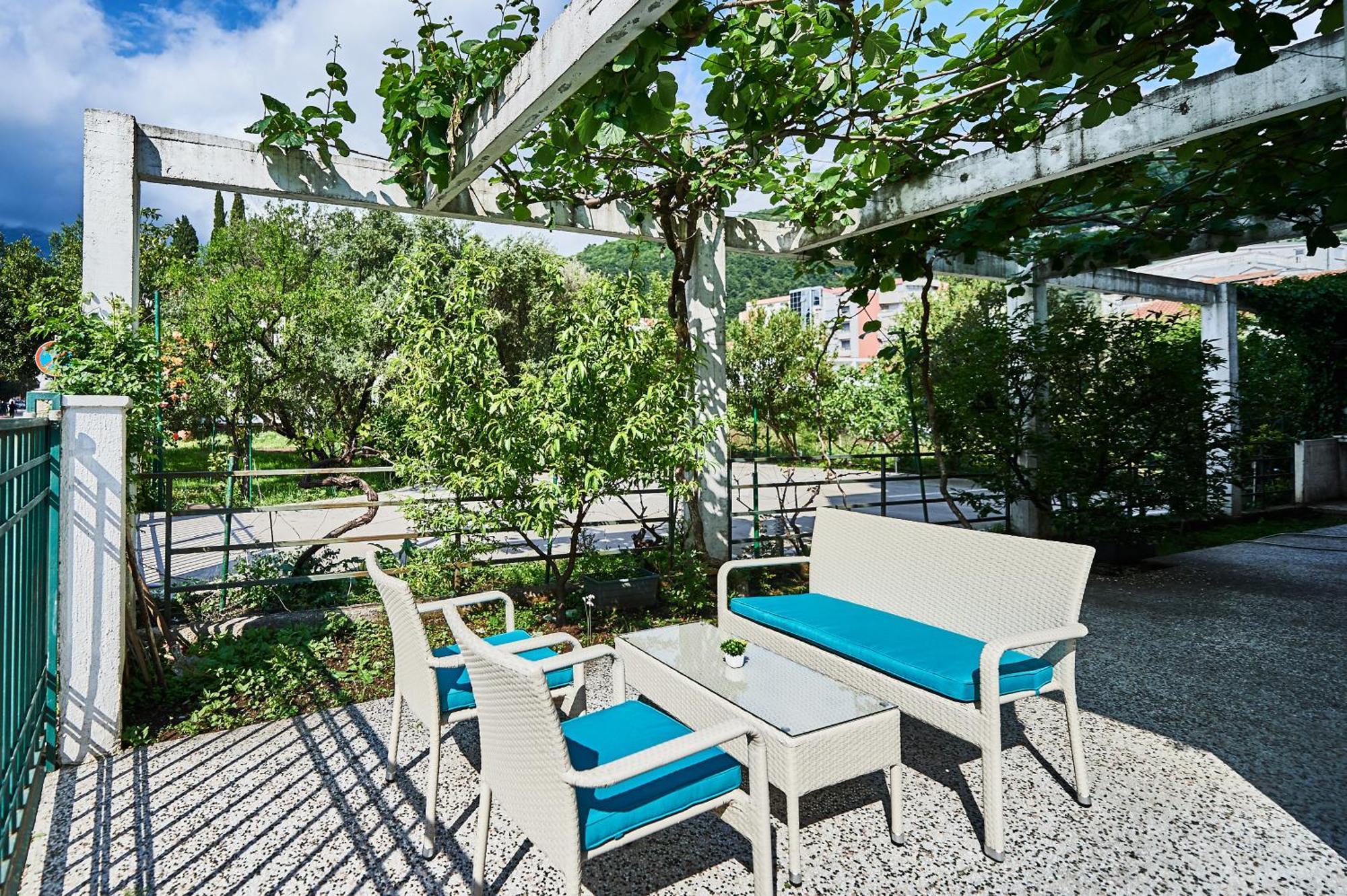 Family Apartments Mont Budva Bagian luar foto