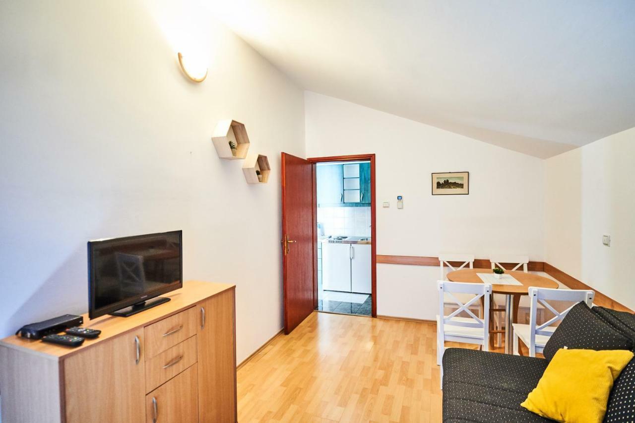 Family Apartments Mont Budva Bagian luar foto