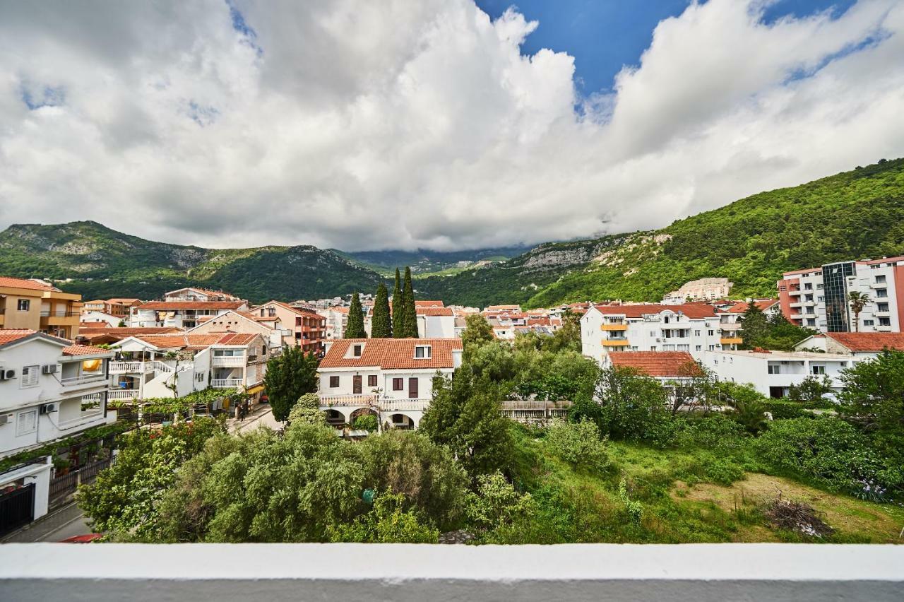 Family Apartments Mont Budva Bagian luar foto