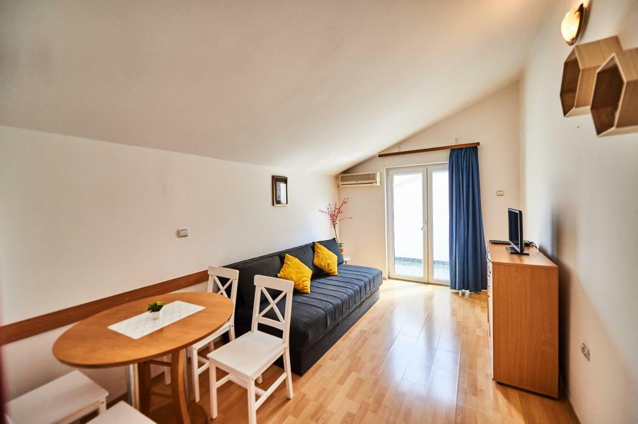 Family Apartments Mont Budva Bagian luar foto
