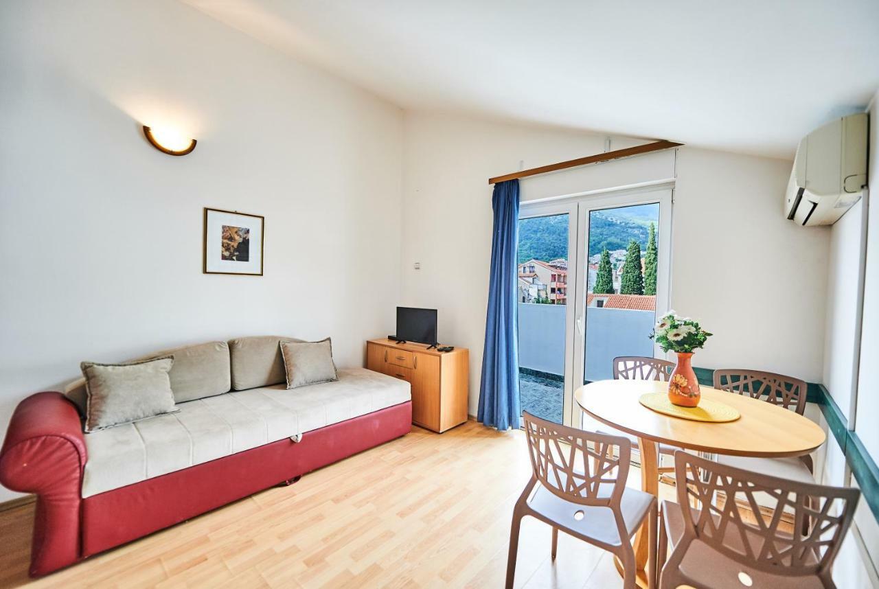 Family Apartments Mont Budva Bagian luar foto