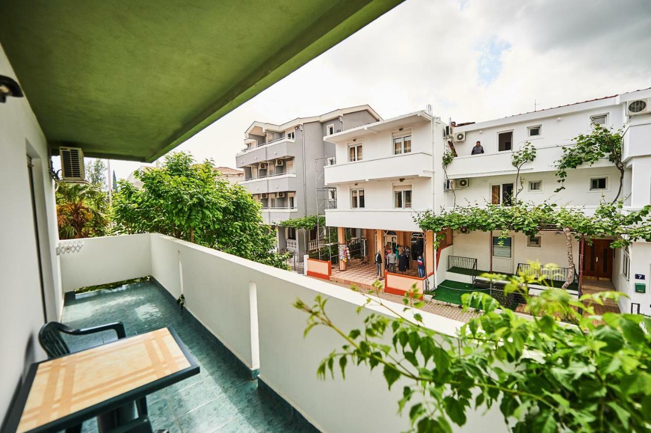 Family Apartments Mont Budva Bagian luar foto