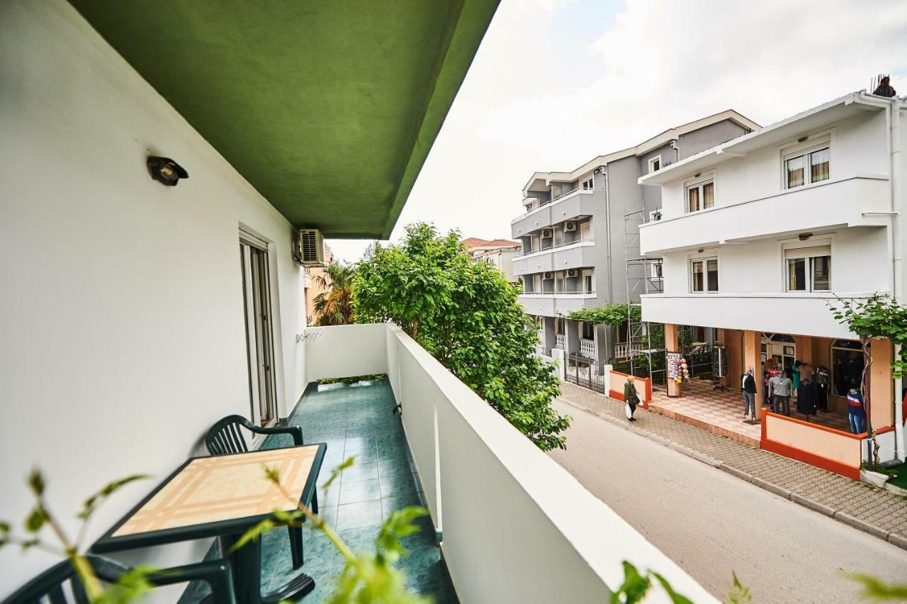 Family Apartments Mont Budva Bagian luar foto