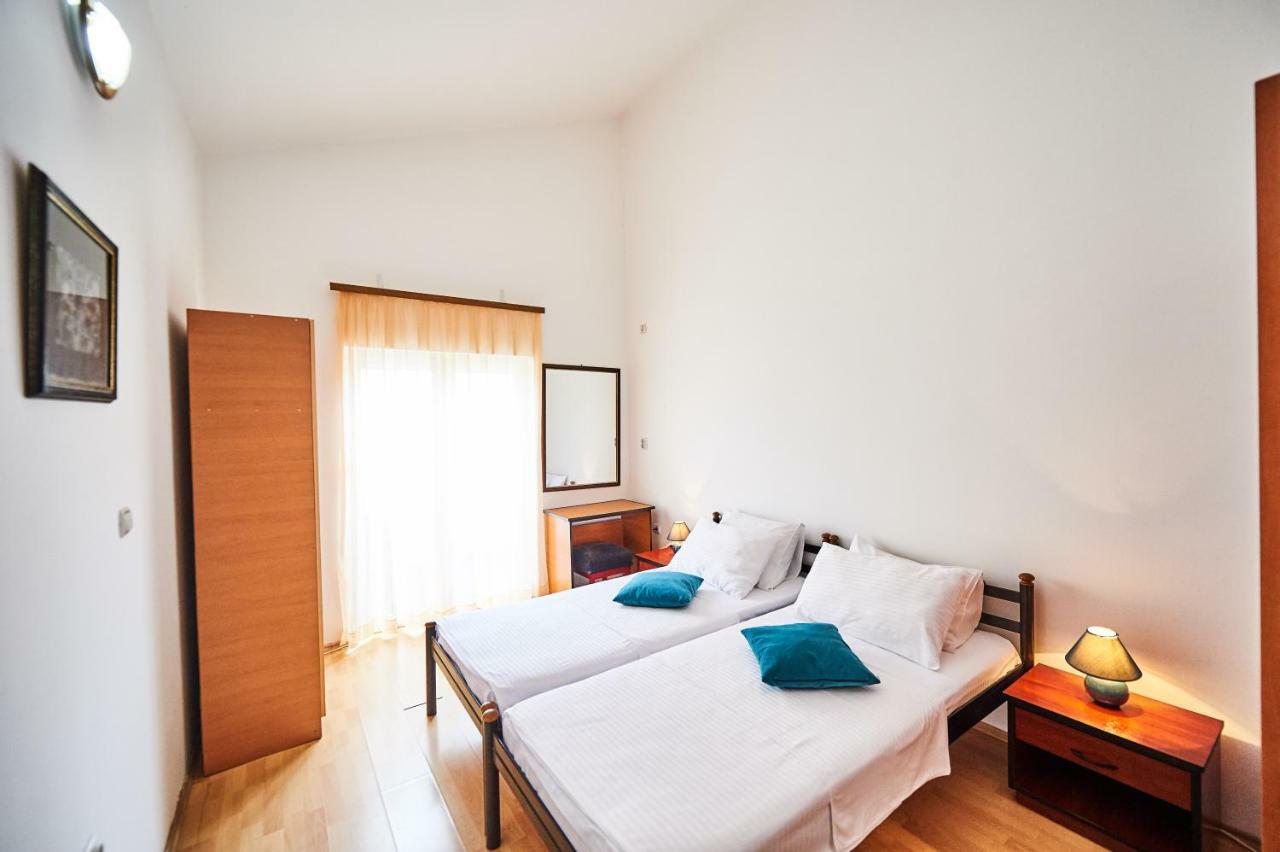 Family Apartments Mont Budva Bagian luar foto